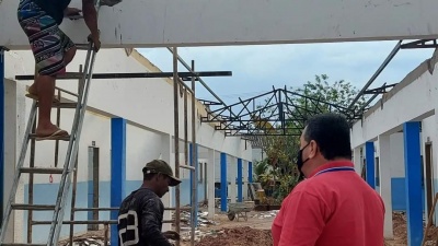 Vereador Edson do Sindicato acompanha e fiscaliza reforma da Escola Municipal 03 de Maio