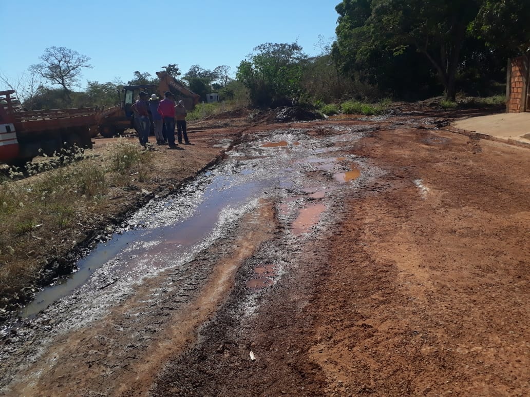 Vereador Labiga visita obras tampa buraco no Bairro União