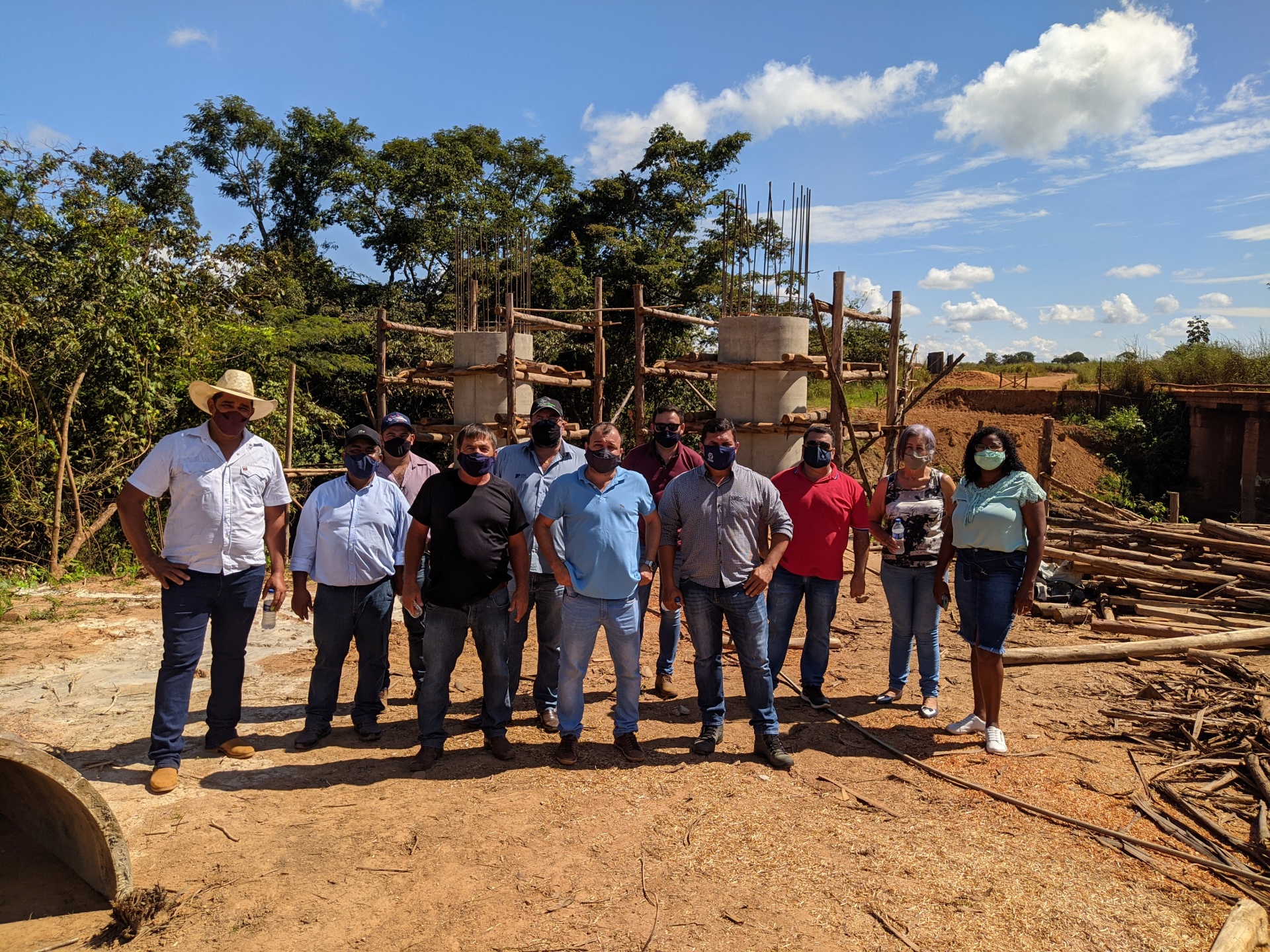 Vereadores e representantes da prefeitura visitam obras das pontes de concreto e reitera que continuarão cobrando pela pavimentação do anel viário e por mais pontes para Paranatinga